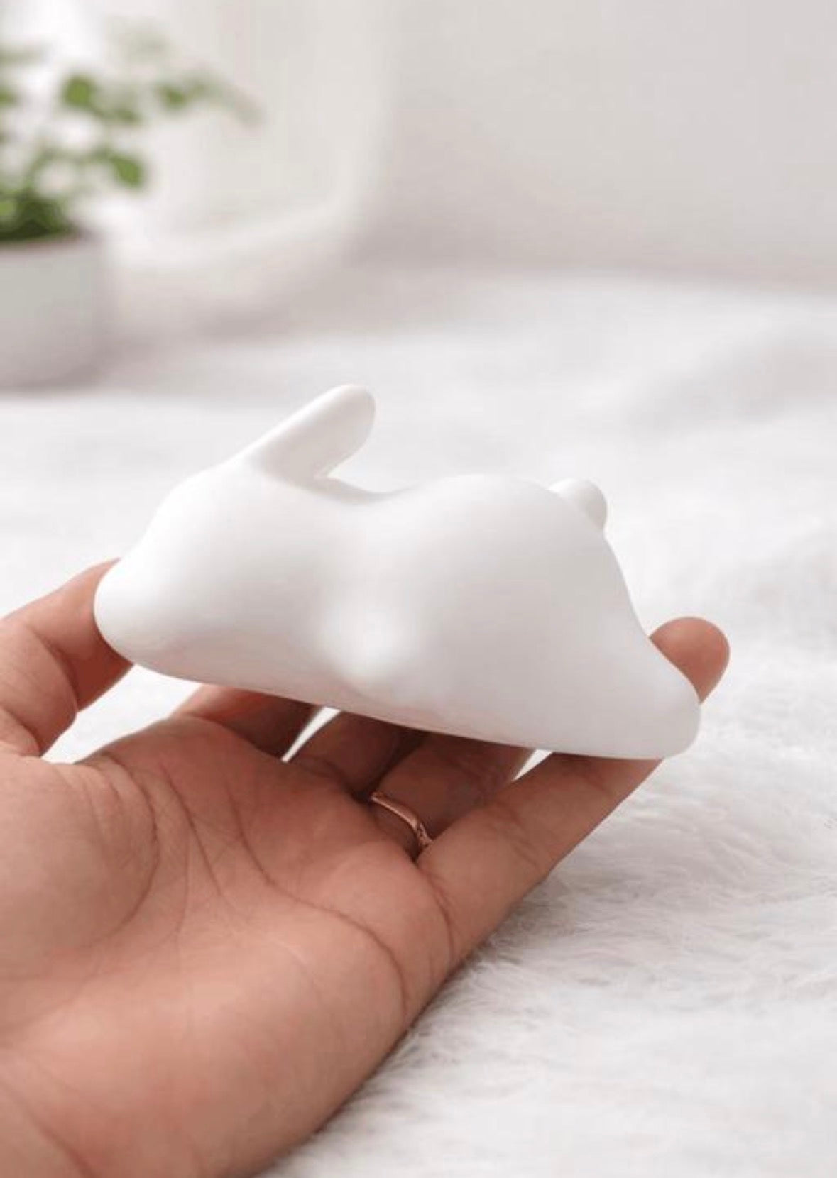 Cute Little Rabbit Silicone Night Lamp, Rechargeable Touch LED Bedside Light for Kids Bedroom, Romantic Decor, Baby Gift